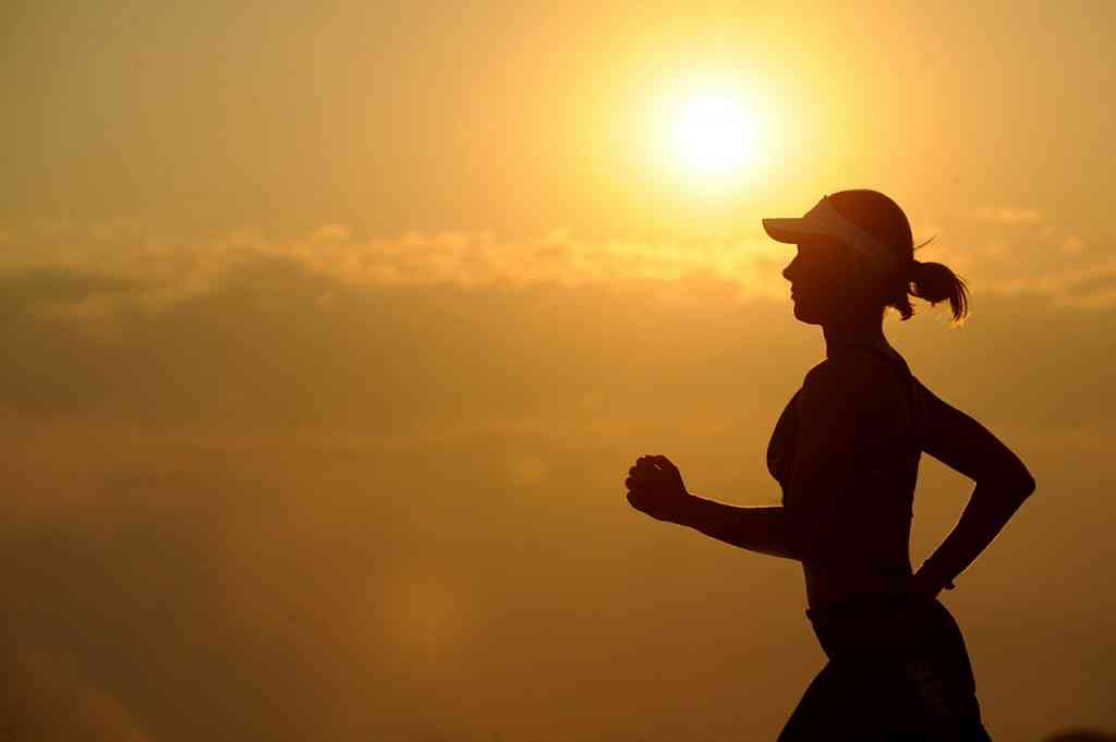 Trening kardio opóźnia podnoszenie poziomu cholesterolu 1 bieganie dziewczyna trening cardio