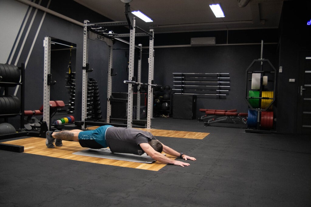 Superman plank - podpór "na sterydach" 1 superman plank