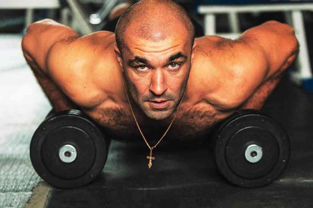 Jakie zalety ma trening z hantlami? 1 trening z hantlami
