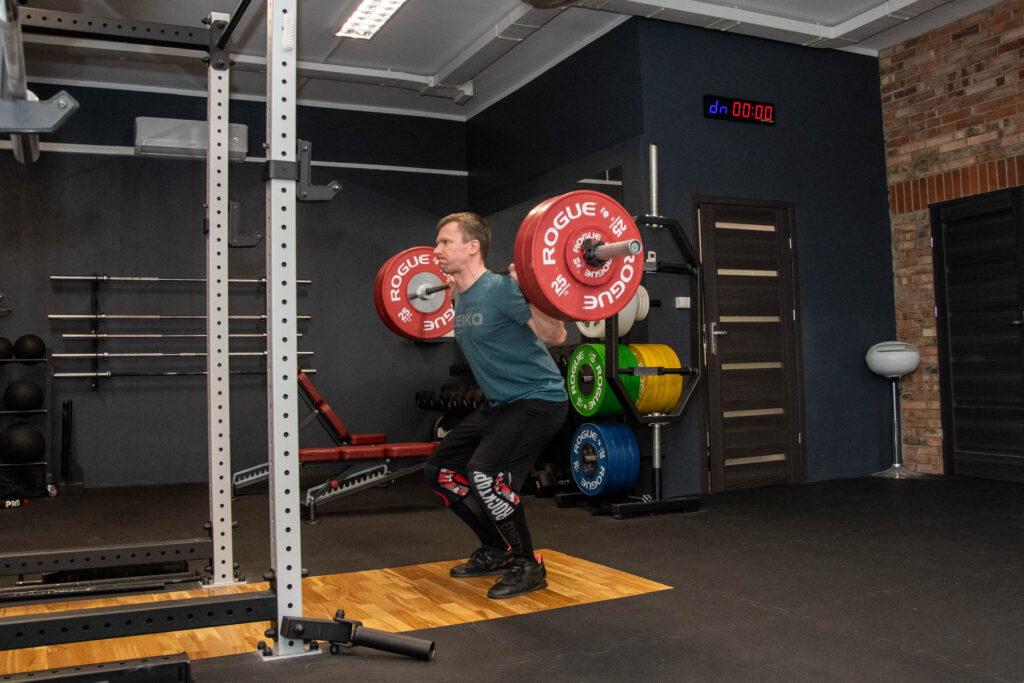 Faza ekscentryczna w treningu 2 faza ekscentryczna w przysiadzie