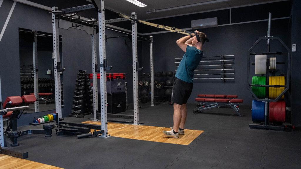 TRX Bicep Curl - zbuduj biceps masą własnego ciała! 4 trx bicep curl