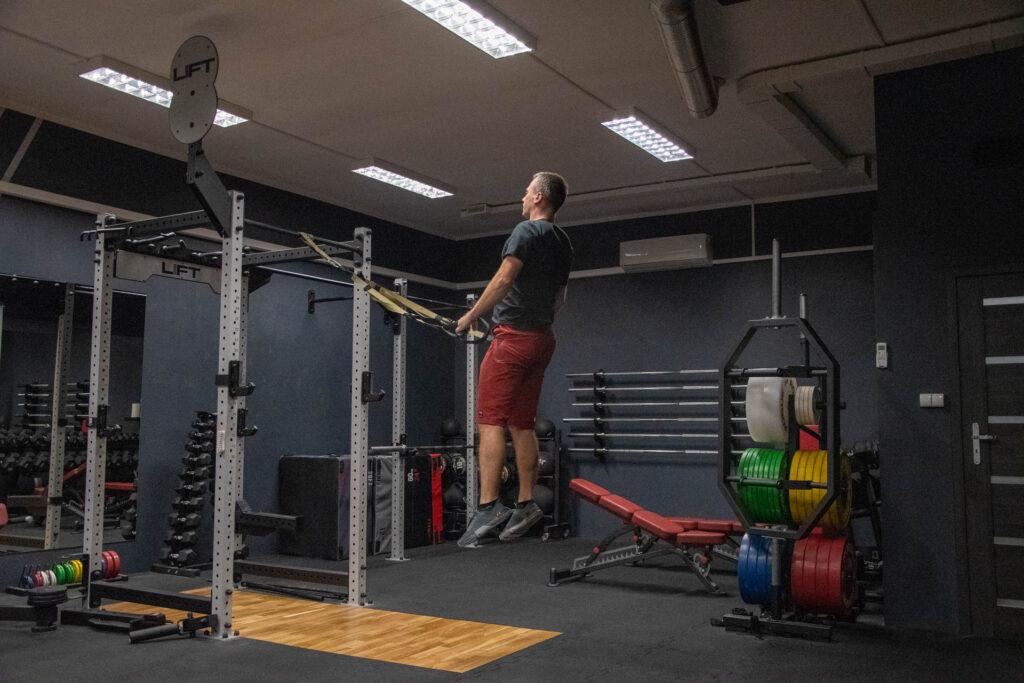 Ćwiczenia plyometryczne z TRX 1 trx ćwiczenie plyometryczne