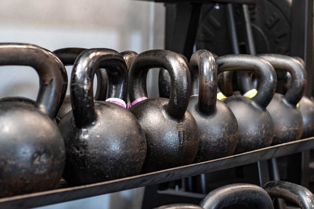 Podsumowanie roku 2022 - Fitnessowy.NET 3 odważniki kettlebells żeliwne