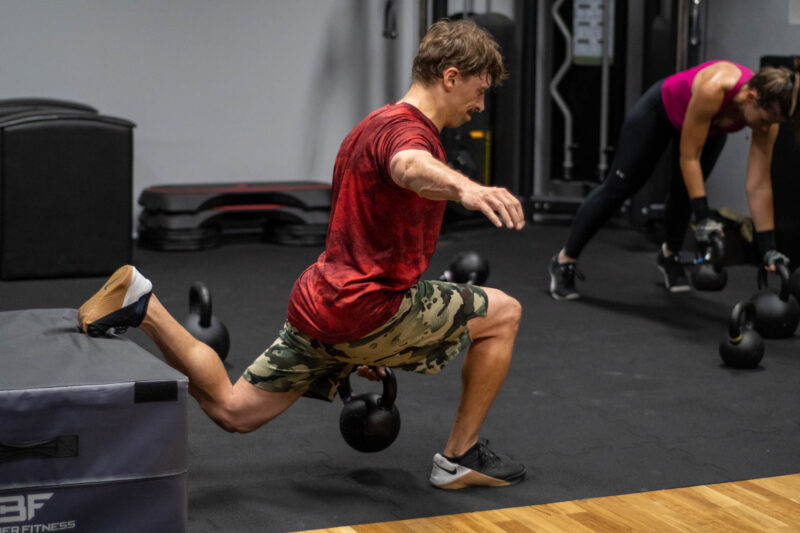 przysiad bułgarski z kettlebell