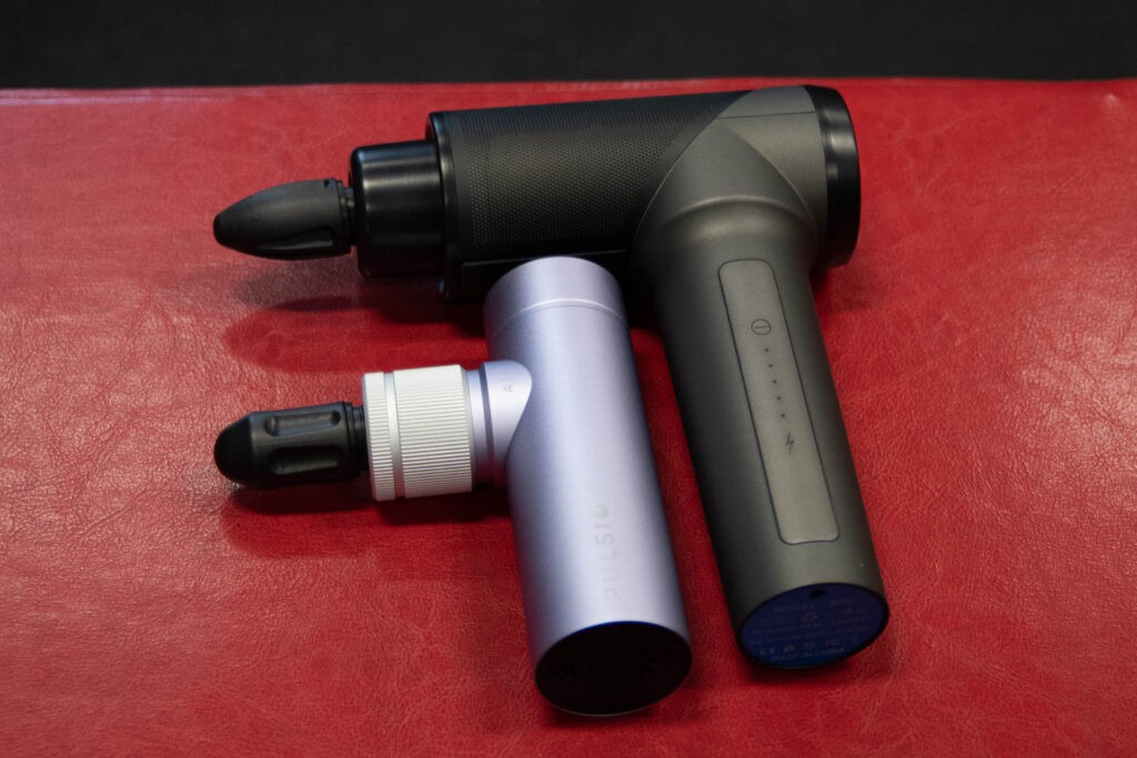 Jaki pistolet do masażu kupić? 3 pistolet do masażu: mini-gun vs regularny rozmiar