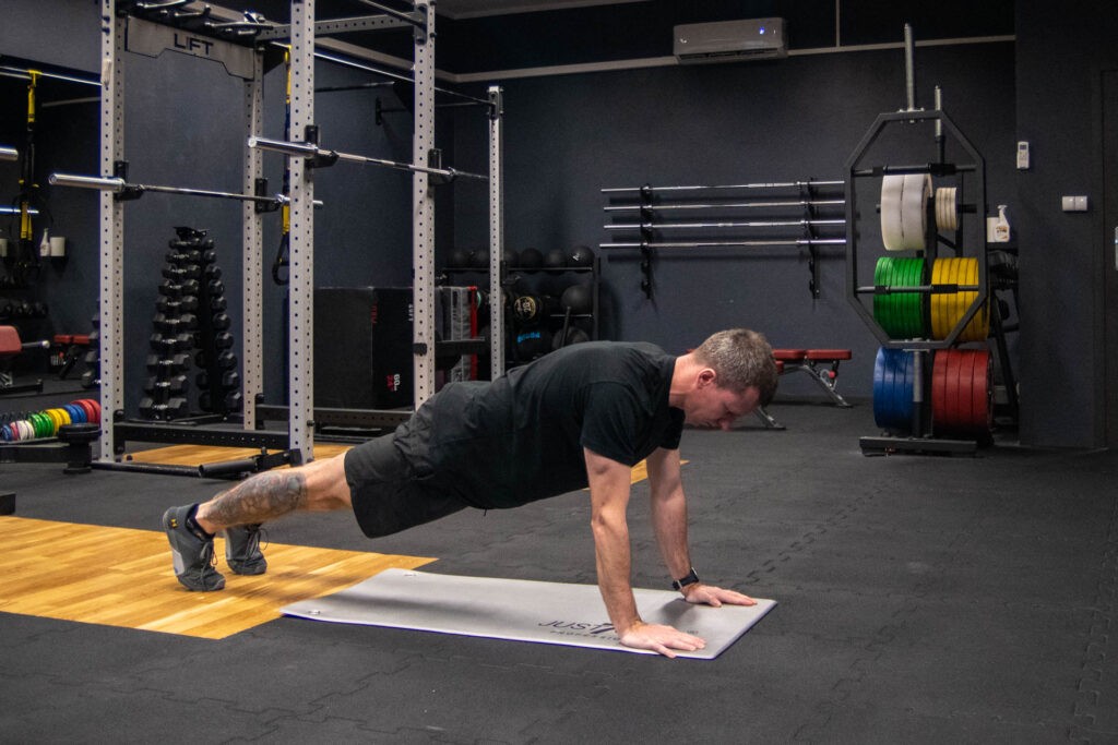 plank - ćwiczenia na brzuch bez sprzętu