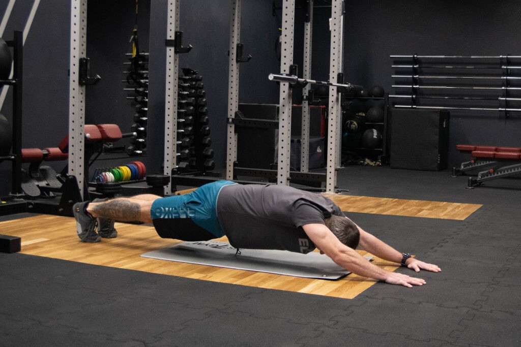 AB Wheel. Jak wykorzystać "kółko" do ćwiczeń brzucha? 6 extended plank