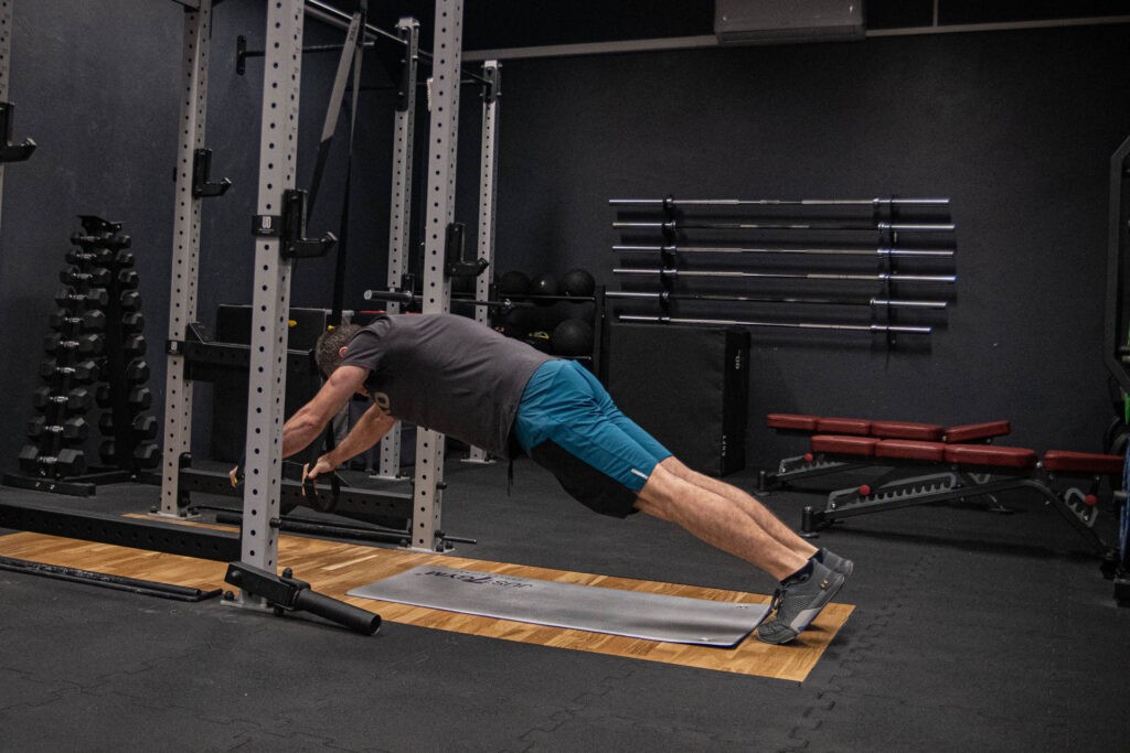 Podpór z rękami w TRX 2 trx hand suspended plank utrudnienie