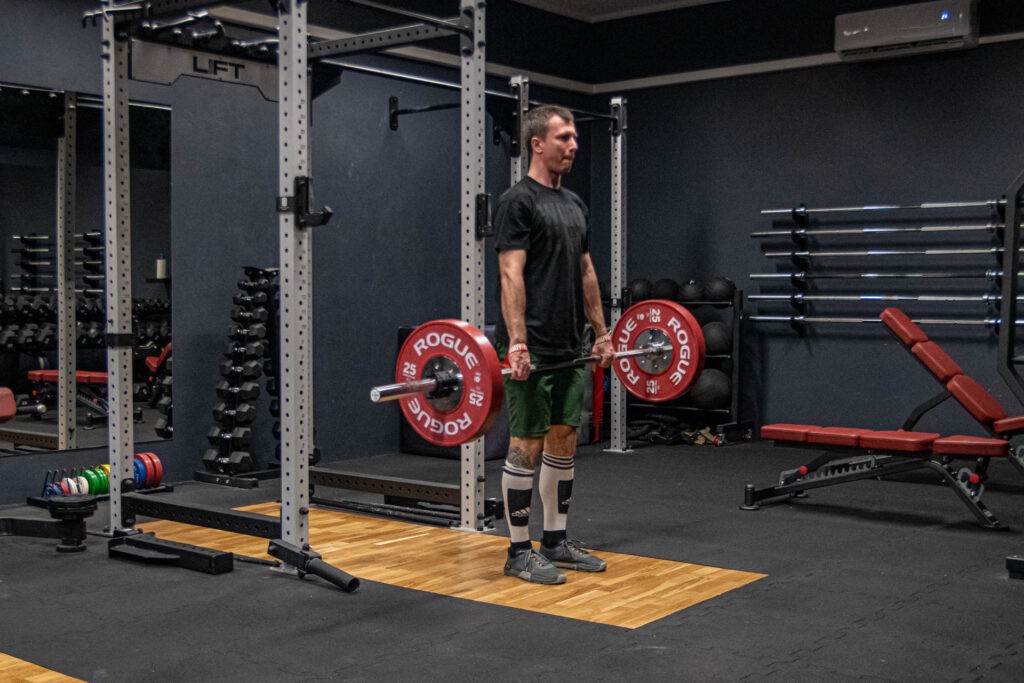 Romanian Deadlift - rumuński martwy ciąg w szczegółach 2 romanian deadlift pozycja startowa