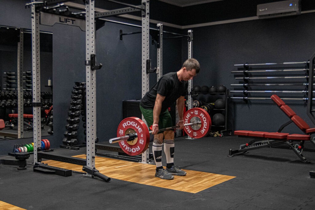 Romanian Deadlift - rumuński martwy ciąg w szczegółach 7 martwy ciąg rumuński ze sztangą
