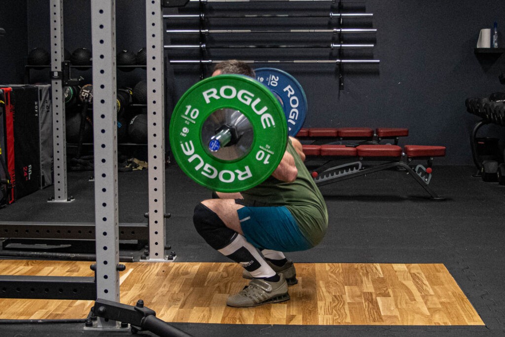 Przysiad ze sztangą z tyłu: kompedium 8 przysiad ze sztangą - back squat
