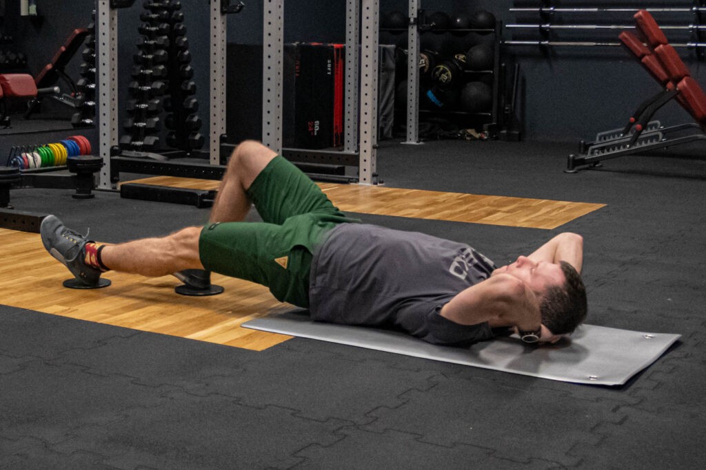 Slide Leg Curl, czyli trening mięśni dwugłowych na dyskach poślizgowych 4 slide leg curl regresja