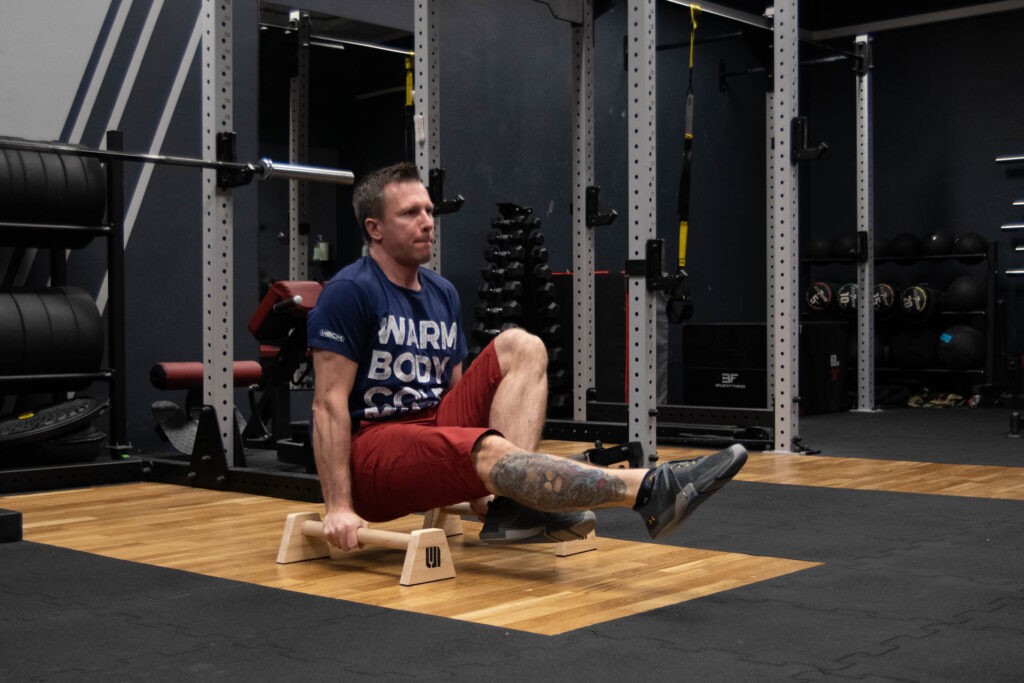 poziomka gimnastyczna - L-Sit - w wersji ułatwionej