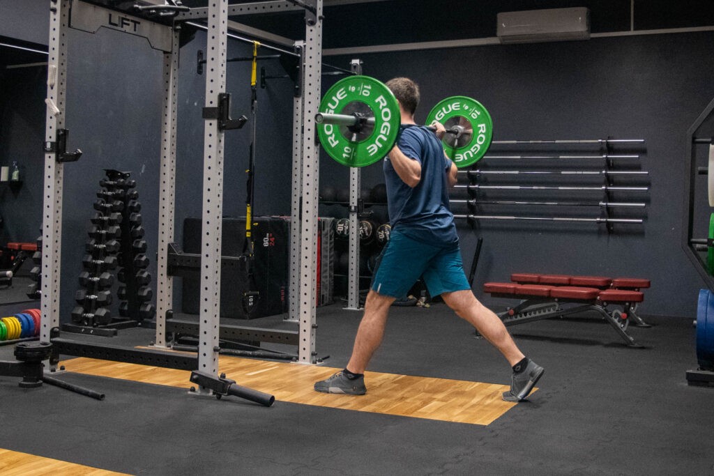 Split Squat ze sztangą: technika, dlaczego warto? 4 split squat ze sztangą