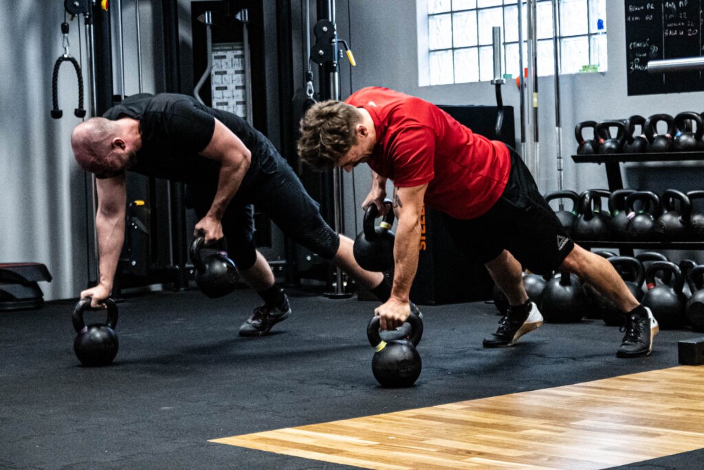 trening interwałowy z wykorzystaniem kettlebells