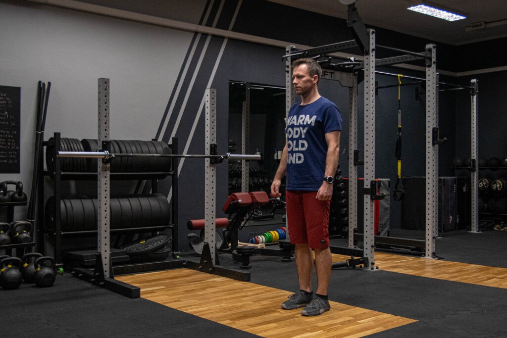 wykrok w bok pozycja startowa