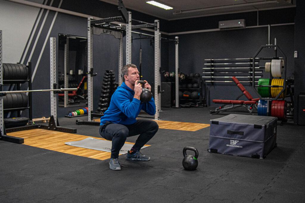 Trening obwodowy: fitnessowy "fast food" czy droga do realizacji celu? 2 kettlebells świetnie sprawdzają się w treningu obwodowym