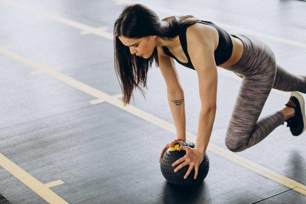 Trening obwodowy: fitnessowy "fast food" czy droga do realizacji celu? 4 trening obwodowy na piłce