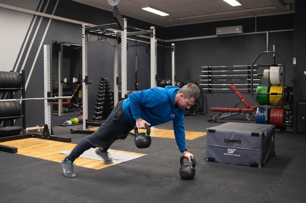 Trening obwodowy: fitnessowy "fast food" czy droga do realizacji celu? 1 trening obwodowy na siłowni