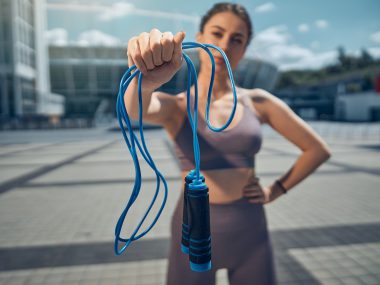 jak skakanka pomoże w treningu