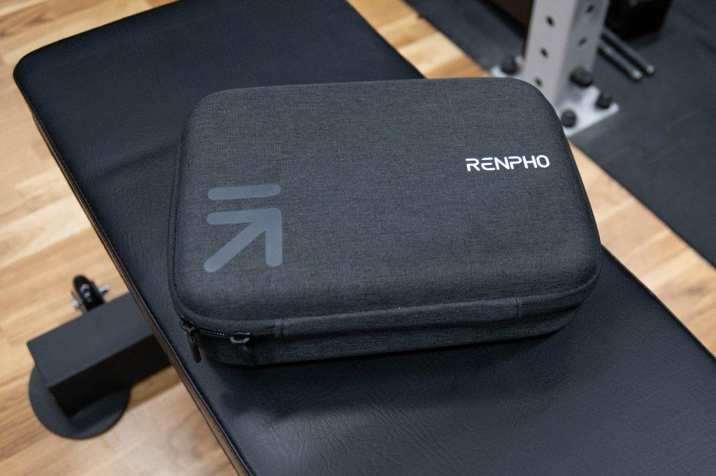 Renpho z głowicą ciepło/zimno: pistolet do masażu w teście 4 futerał na pistolet do masążu