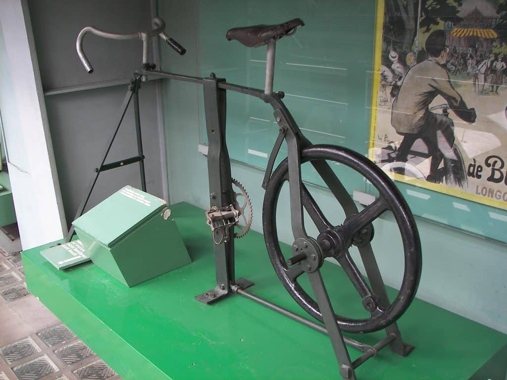 2048px Historical Bicycle trainer