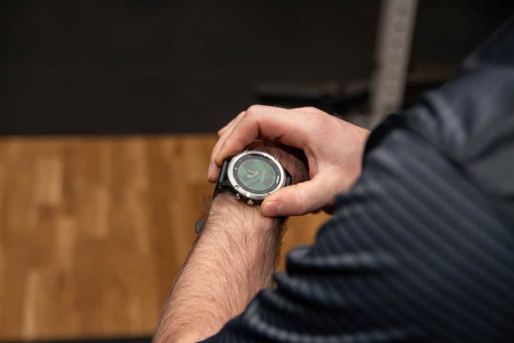 Używany Garmin Fenix - czy to ma sens? 1 garmin fenix 5 plus na ręce