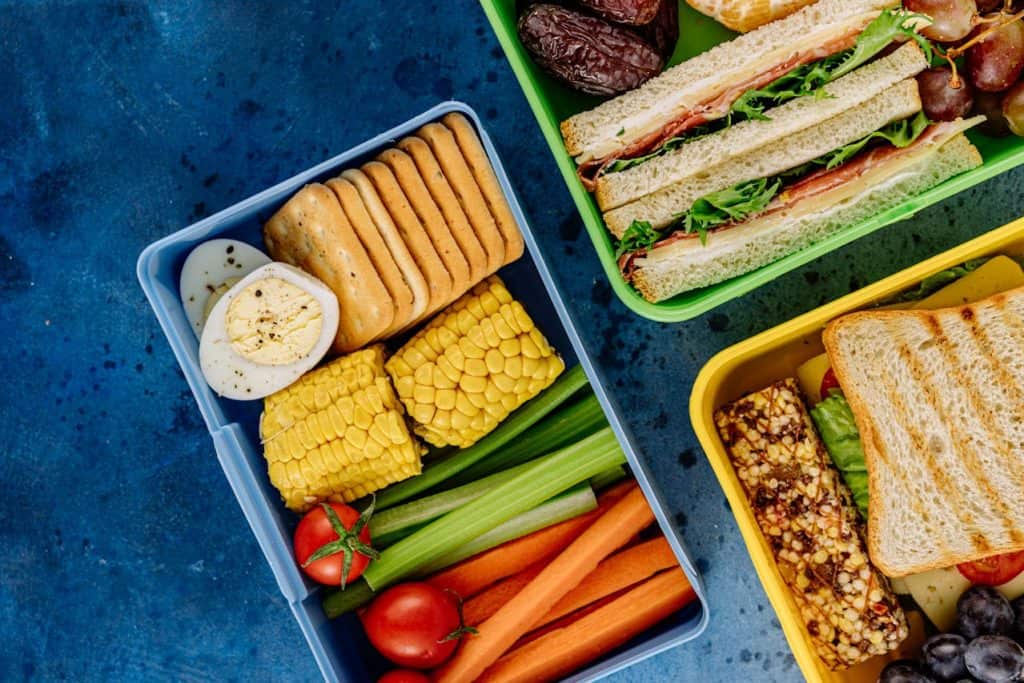 Catering pudełkowy, czyli świetne rozwiązanie nie tylko dla zapracowanych. Kto jeszcze skorzysta? 1 wygodna dieta catering