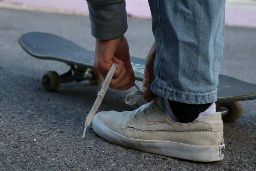 Twarde czy miękkie kółka do deskorolki — co wybrać do skateparku, street skate'u i jazdy miejskiej? 1 twarde czy miękkie kółka do deskorolki?