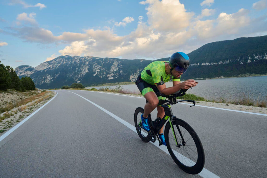 Strój triathlonowy, pianka i buty: co naprawdę jest potrzebne na start 1 rower triathlonowy