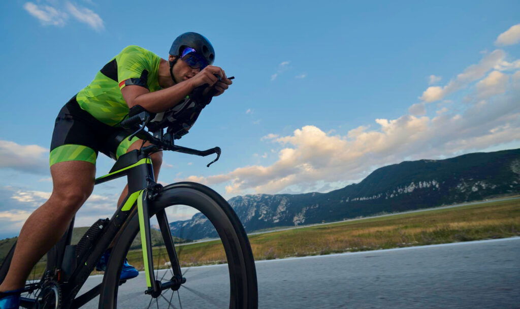 Dystanse w triathlonie: od sprintu po Ironmana i ile godzin w tygodniu trenować na każdy z nich? 1 dystansy w triathlonie